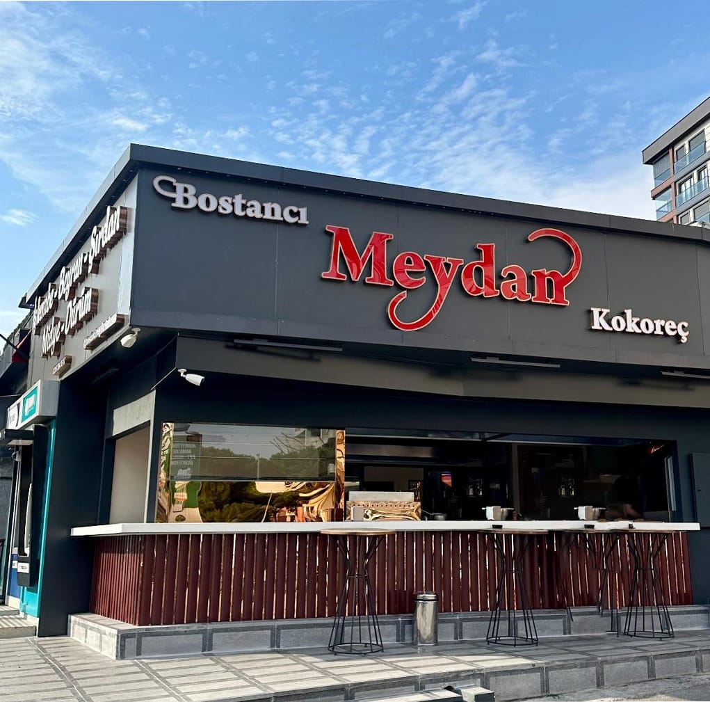 Bostancı Meydan'da bulunan kokoreç restoranının dış cephe görüntüsü