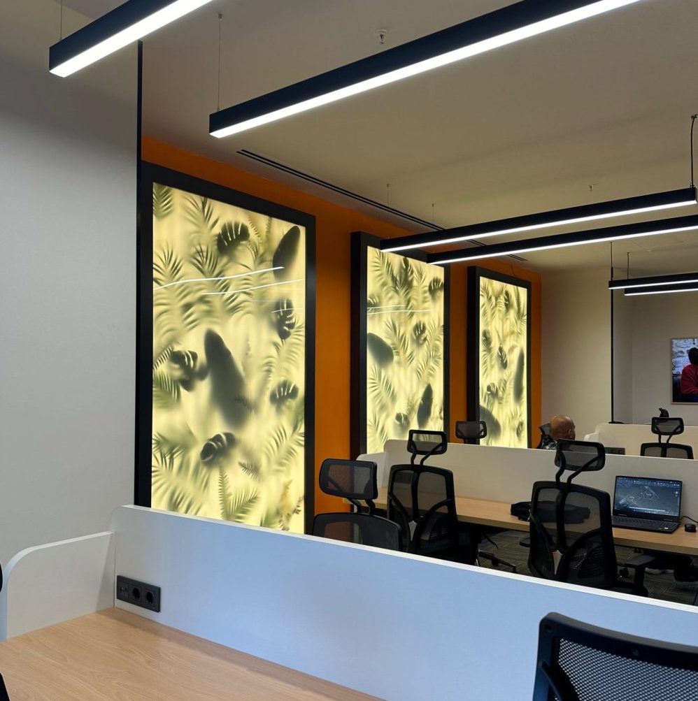 Modern lineer aydınlatmalı ofis tasarımı – BFE Technology